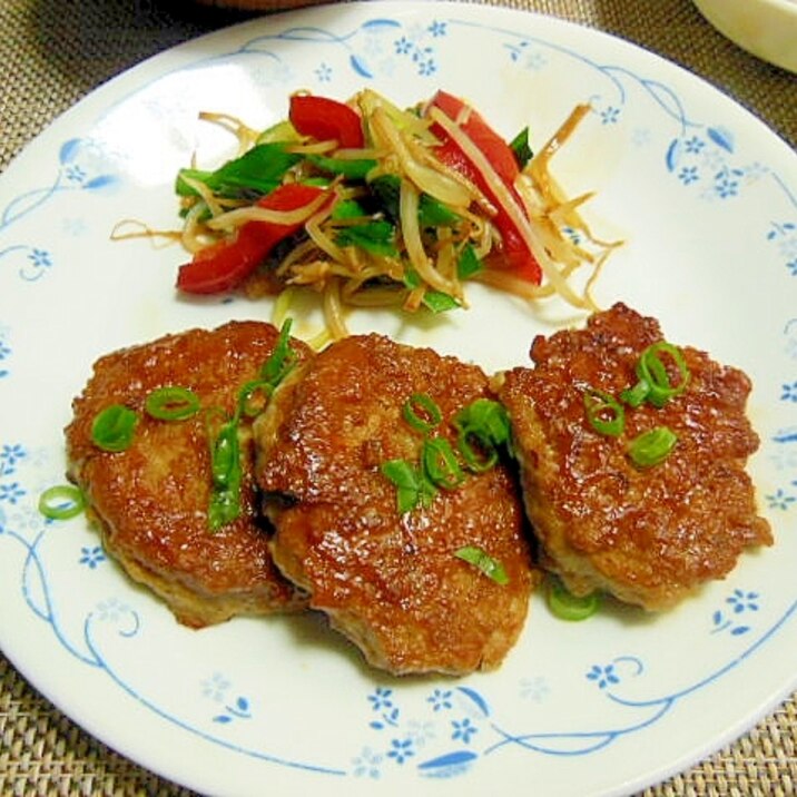 豚つくねの照り焼き風と赤パプリカともやしのソテー♪